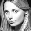Victoria Shalet as Juliet Ash