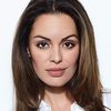 Caroline de Souza Correa as Henry's Date