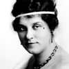 Blanche Payson as Large Woman (uncredited)
