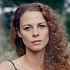 Claire Viville as L'hôtesse Sarah
