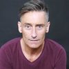 Harris Gordon as Policía (as Harris James Gordon)