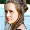 Chantal Zitzenbacher as Nina