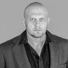 Radu Spinghel as Edward