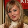 Sara Simmonds as Vivian