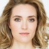 Evelyne Brochu as Donna