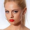 Yanina Studilina as Masha