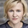 Katharina Hauck as Café-Shop Angestellte