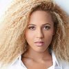 Robyn Alomar as Alana