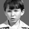 Freddie Chapman as Boy with Mother (uncredited)