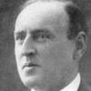Léon Arvel as L'employé du commissariat (Police station employee)