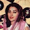 Vida Ghahremani as Maman