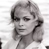 Letícia Román as Tina (as Leticia Roman)