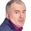 Florin Calinescu as Preot…