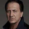 Özgür Ozan as Servet