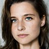 Svenja Jung as Melanie Melzer