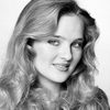 Robin Mattson as Linda