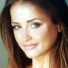 Carla Alapont as Leslie