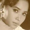 Gloria Sevilla as Lola