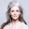 Eveline Hall as Old homeless woman