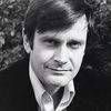 Ralph Bates as Giles Barton