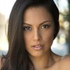 Raquel Pomplun as Vida