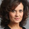 Fernanda Viacava as Flora