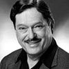 Raúl Dávila as Oscar Sezine