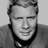 Peter Carsten as Kurt Heller