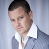 Fletcher Humphrys as Detective Graham Ikin