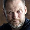 Jacob Lohmann as Bo (voice)
