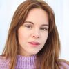 Lisa Teige as Politibetjent 2 - Skobutikk