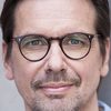 Michael Maertens as Arzt