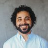 Edson Oliveira as Barbantinho Adulto - Older Stringy
