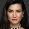 Tuba Büyüküstün as Neval
