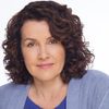 Annette Azcuy as Elizabeth