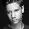 Guillermo Estrella as Mateo