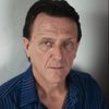 Paolo Lorimer as Englishman
