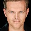 Greg Kriek as Leon