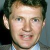 Andrew Robinson as Pat Reavis