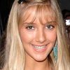 Becky Rosso as Izzy Woods