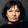 Özay Fecht as La mère de Sullivan