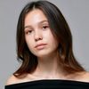 Sofia Stavrinou as Young Enola