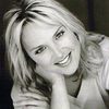 Melissa Wyler as Rhonda