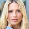 Michelle Hunziker as Sue
