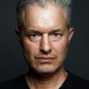 Paul Cassell as Detective Easton