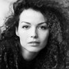 Valeria Flore as Tea Adulta