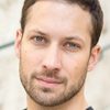 Maxime Pambet as Julien
