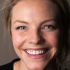 Eloise Mumford as Sandy Grant