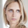 Sabrina Seyvecou as Hélène