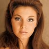 Victoria Vetri as Jan…